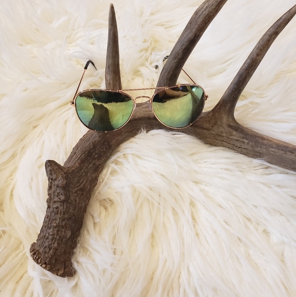 Rose Gold Aviator Style Sunglasses - Picture 3 of 4